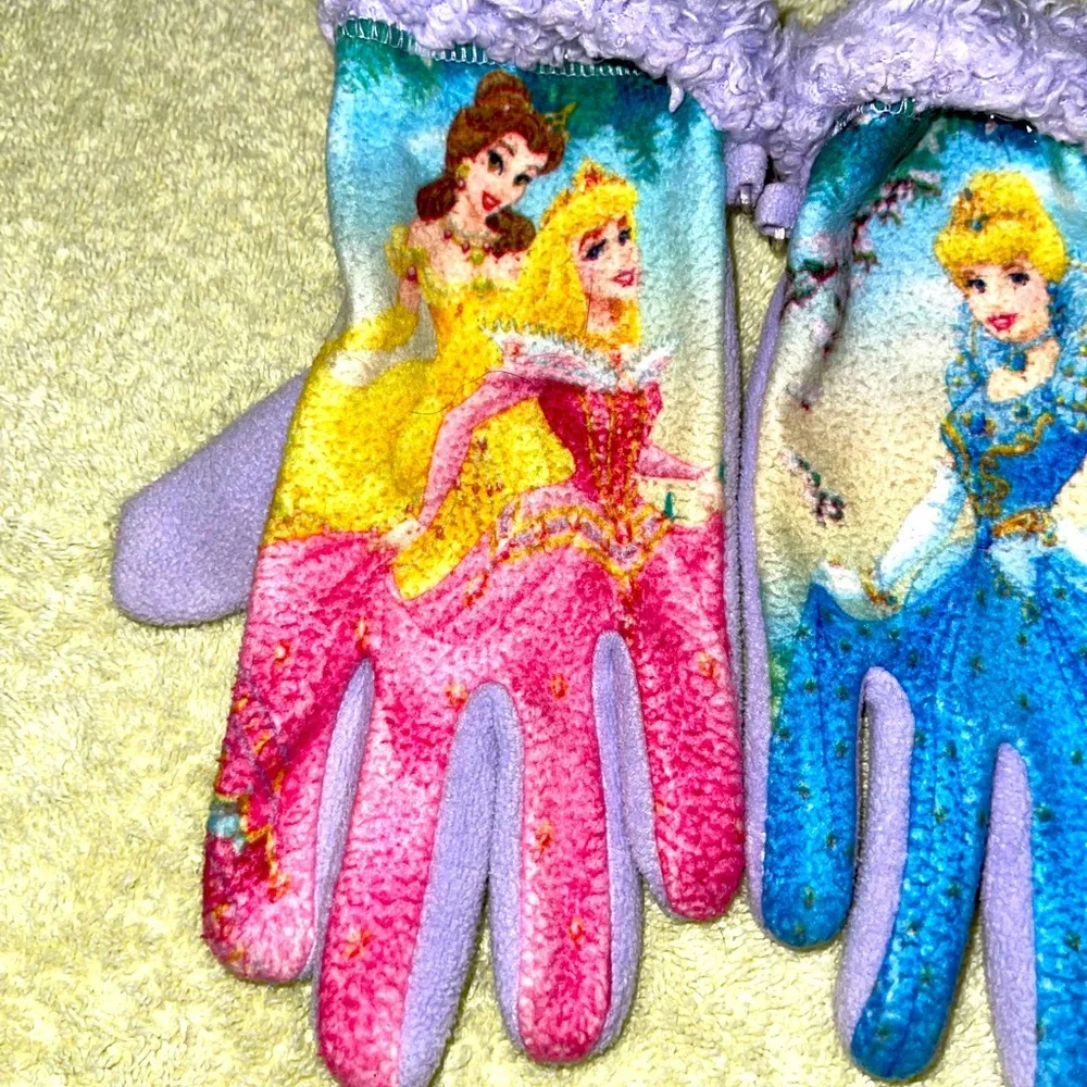 ✨3 FOR $18✨ MIX & MATCH…”THE DISNEY STORE” PRINCESS GLOVES, GIRLS SIZE XSC